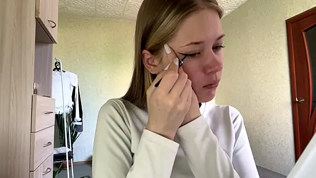 ZaidaSchwarten online show from 05/15/26, 05:14