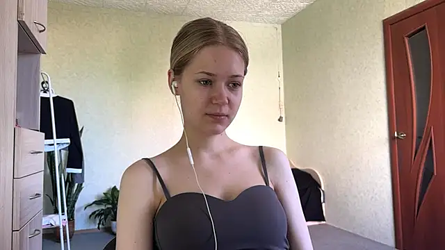 ZaidaSchwarten online show from 05/24/26, 05:23