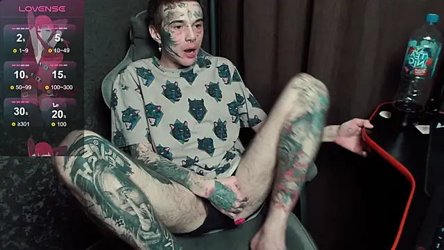 Snapshot of lonelycry7tal chatting on 12/16/25, 09:31 lonelycry7tal online show from 12/16/25, 09:31