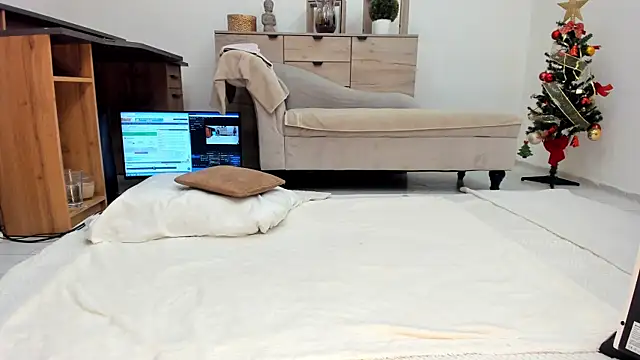 classy medea online show from 12/17/25, 01:33