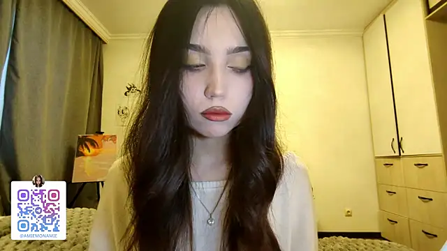 Snapshot of Qwami_Amie chatting on 12/21/25, 06:31 Qwami Amie online show from 12/21/25, 06:31