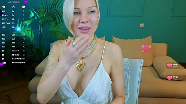 Snapshot of Lindsi_Luvviv chatting on 07/03/26, 04:35 Lindsi Luvviv online show from 07/03/26, 04:35
