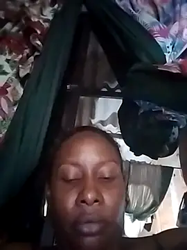 Snapshot of vayolletd chatting on 12/17/25, 12:49 vayolletd online show from 12/17/25, 12:49