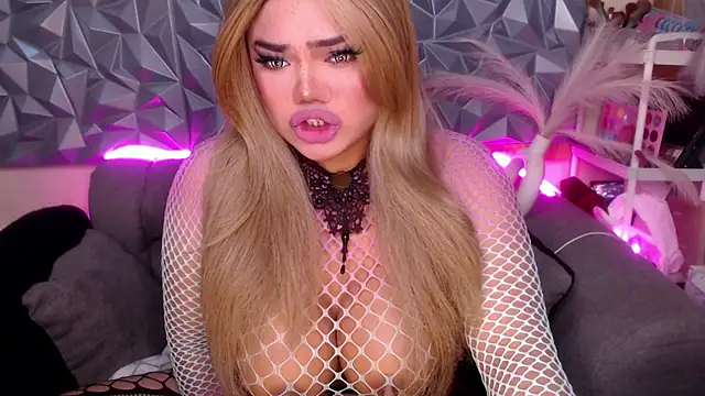 Snapshot of AlwaysHornyMia chatting on 01/17/26, 02:44 AlwaysHornyMia online show from 01/17/26, 02:44