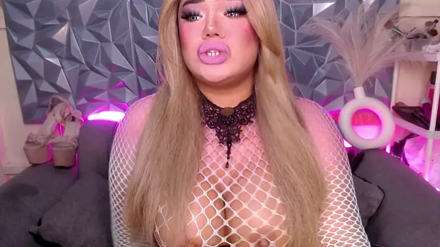 Snapshot of AlwaysHornyMia chatting on 01/18/26, 01:48 AlwaysHornyMia online show from 01/18/26, 01:48