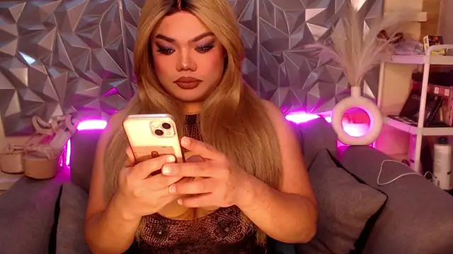 Snapshot of AlwaysHornyMia chatting on 02/04/26, 04:02 AlwaysHornyMia online show from 02/04/26, 04:02