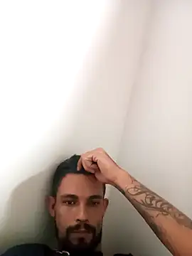 Snapshot of leobct555 chatting on 12/17/25, 08:37 leobct555 online show from 12/17/25, 08:37