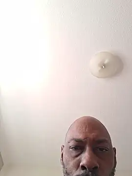 Snapshot of Rizzle9800 chatting on 12/15/25, 07:29 Rizzle9800 online show from 12/15/25, 07:29