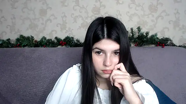 Snapshot of KisaModel chatting on 12/16/25, 09:14 KisaModel online show from 12/16/25, 09:14