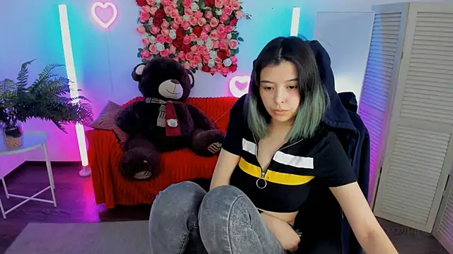 Snapshot of SirenMystiq chatting on 06/15/26, 10:17 SirenMystiq online show from 06/15/26, 10:17