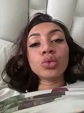 rebecagoldene online show from 05/04/26, 10:17