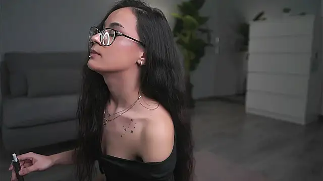 ValexieLux online show from 03/31/26, 10:04