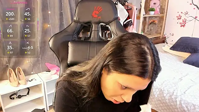 Nicole Pars online show from 12/18/25, 07:25