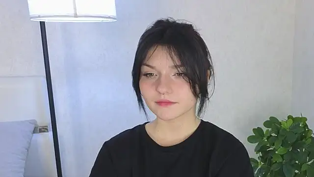 NyraVesperis online show from 05/24/26, 06:18