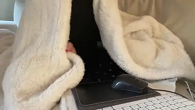 ijustturned18today online show from 12/18/25, 10:43