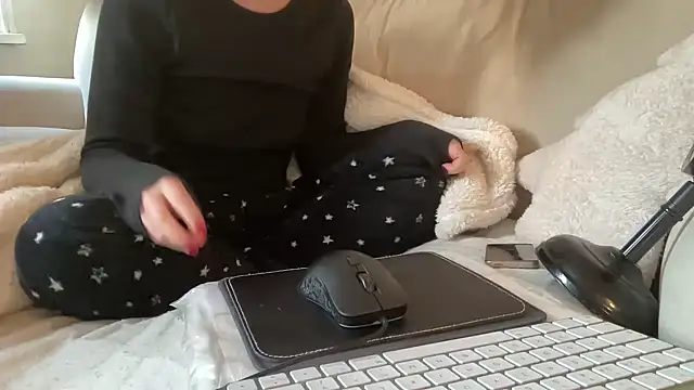 ijustturned18today online show from 12/20/25, 02:35