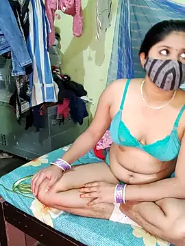 Snapshot of Cuple_masti72 chatting on 12/14/25, 05:18 Cuple masti72 online show from 12/14/25, 05:18