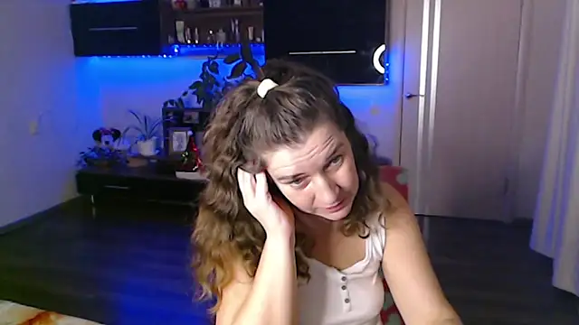 Snapshot of SofiaBoone chatting on 12/18/25, 09:43 SofiaBoone online show from 12/18/25, 09:43
