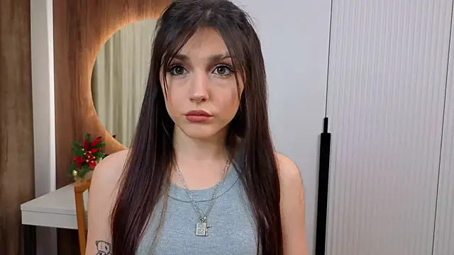 Snapshot of NatishaAlpern chatting on 12/16/25, 02:27 NatishaAlpern online show from 12/16/25, 02:27