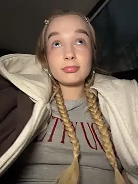 -teenytiny- online show from 02/11/26, 03:39