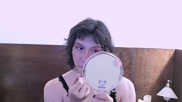 Snapshot of Shelly_bat chatting on 07/14/26, 10:26 Shelly bat online show from 07/14/26, 10:26