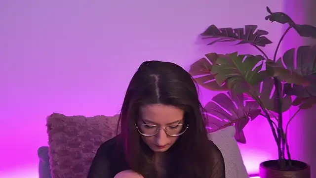 TheaMalekoo online show from 04/10/26, 07:02