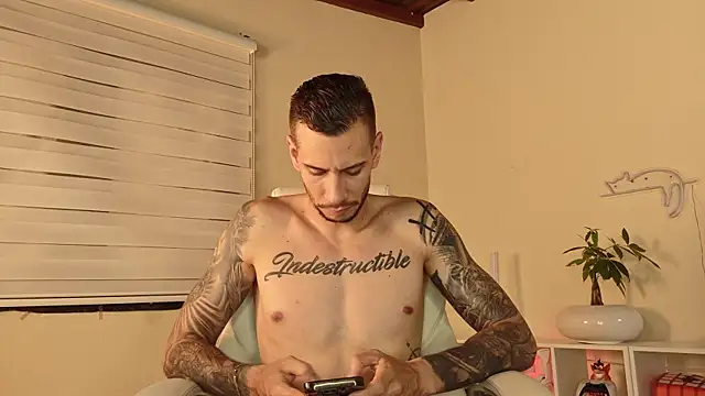 Snapshot of J_king__ chatting on 07/08/26, 12:42 J king online show from 07/08/26, 12:42