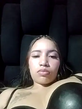 liliymike19 online show from 02/18/26, 01:56