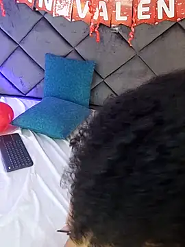 LunaaCurly online show from 02/16/26, 07:21