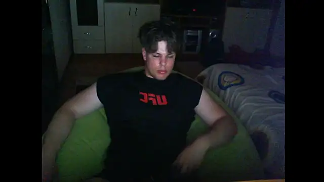 Snapshot of GymGuy0505 chatting on 05/30/26, 10:18 GymGuy0505 online show from 05/30/26, 10:18