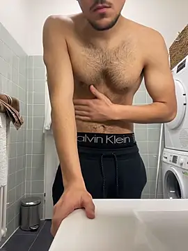 Snapshot of mfg_gio chatting on 12/18/25, 10:43 mfg gio online show from 12/18/25, 10:43