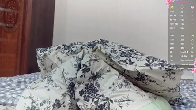 Snapshot of Shine_Luna chatting on 01/08/26, 07:16 Shine Luna online show from 01/08/26, 07:16