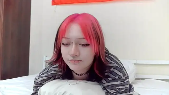 Snapshot of Shine_Luna chatting on 02/24/26, 08:12 Shine Luna online show from 02/24/26, 08:12