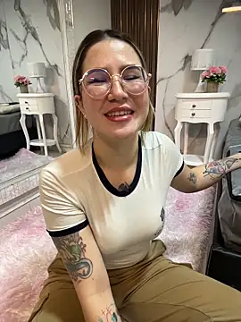 Annyhathatway online show from 05/15/26, 11:45