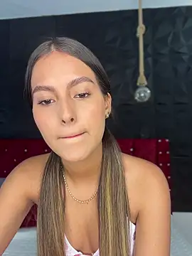 Snapshot of Valeria-escobar chatting on 12/20/25, 01:51 Valeria-escobar online show from 12/20/25, 01:51