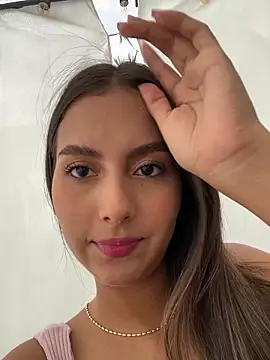 Snapshot of Valeria-escobar chatting on 12/21/25, 01:29 Valeria-escobar online show from 12/21/25, 01:29