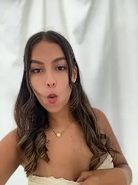 Valeria-escobar online show from 04/08/26, 01:55