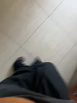 Snapshot of Comeonmyhouse22cm chatting on 02/02/26, 04:27 Comeonmyhouse22cm online show from 02/02/26, 04:27