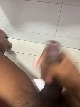 Snapshot of Comeonmyhouse22cm chatting on 02/24/26, 11:47 Comeonmyhouse22cm online show from 02/24/26, 11:47