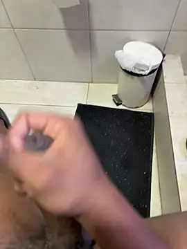 Snapshot of Comeonmyhouse22cm chatting on 03/03/26, 06:03 Comeonmyhouse22cm online show from 03/03/26, 06:03