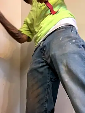 Snapshot of kingNQueen1211 chatting on 12/19/25, 03:19 kingNQueen1211 online show from 12/19/25, 03:19