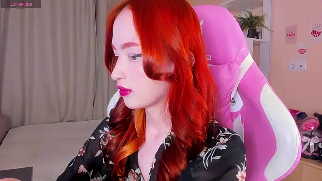 Snapshot of sunflare_ chatting on 12/15/25, 05:28 sunflare online show from 12/15/25, 05:28