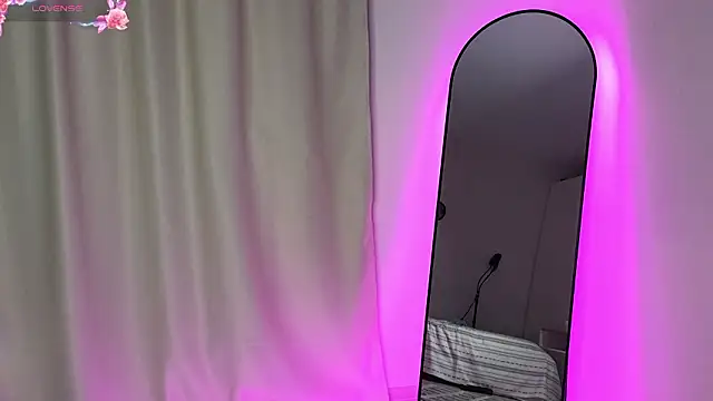 Snapshot of natur_ella chatting on 02/07/26, 01:04 natur ella online show from 02/07/26, 01:04