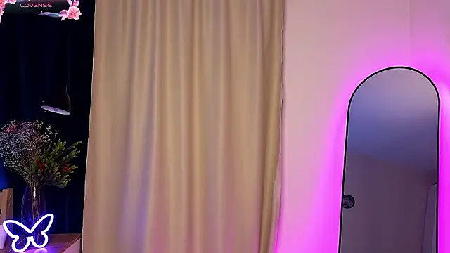 Snapshot of natur_ella chatting on 02/10/26, 01:04 natur ella online show from 02/10/26, 01:04