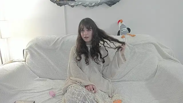 Snapshot of Moni_mira chatting on 12/14/25, 05:18 Moni mira online show from 12/14/25, 05:18