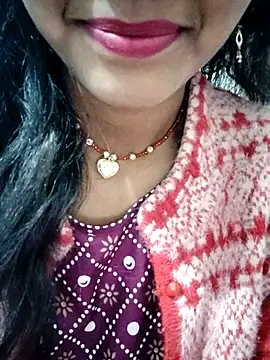 Snapshot of Aaisha_01 chatting on 12/16/25, 06:40 Aaisha 01 online show from 12/16/25, 06:40