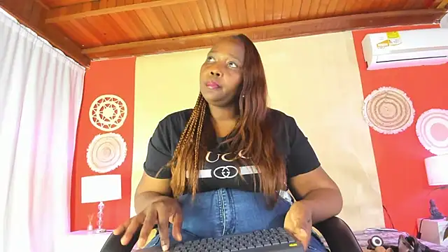 Snapshot of NikollSalas chatting on 06/15/26, 12:29 NikollSalas online show from 06/15/26, 12:29