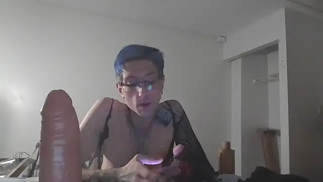 Snapshot of AskAveryAnything chatting on 12/16/25, 10:53 AskAveryAnything online show from 12/16/25, 10:53