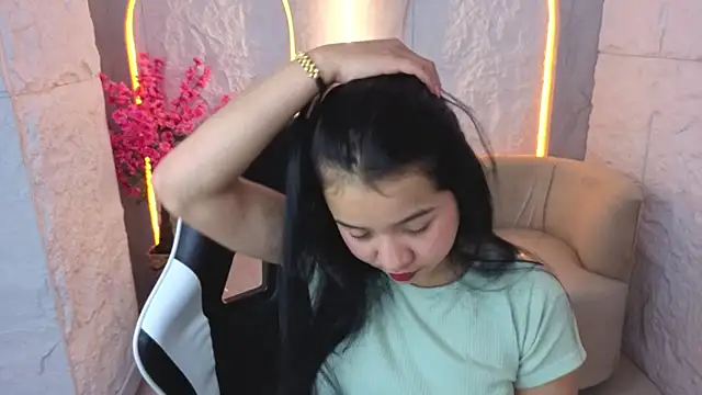 Sofi Adams Tx online show from 12/15/25, 01:26