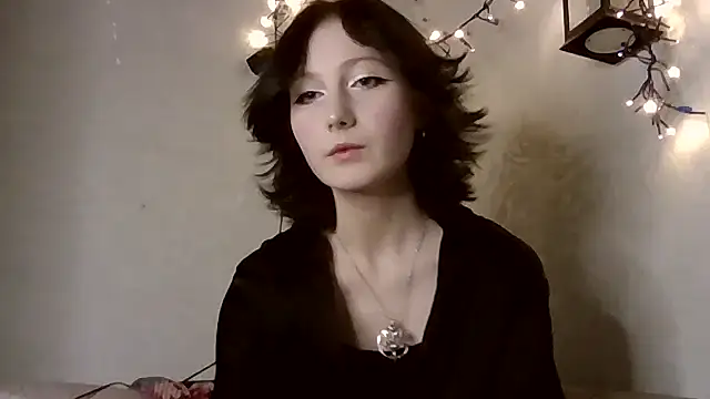 Snapshot of glissada chatting on 12/15/25, 06:01 glissada online show from 12/15/25, 06:01